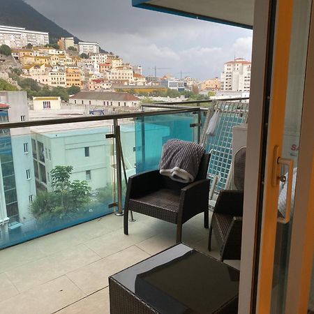 Swimming Pools Apartment In Ocean Village - 2 Bed 2 Bath Rock View ยิบรอลตาร์ ภายนอก รูปภาพ