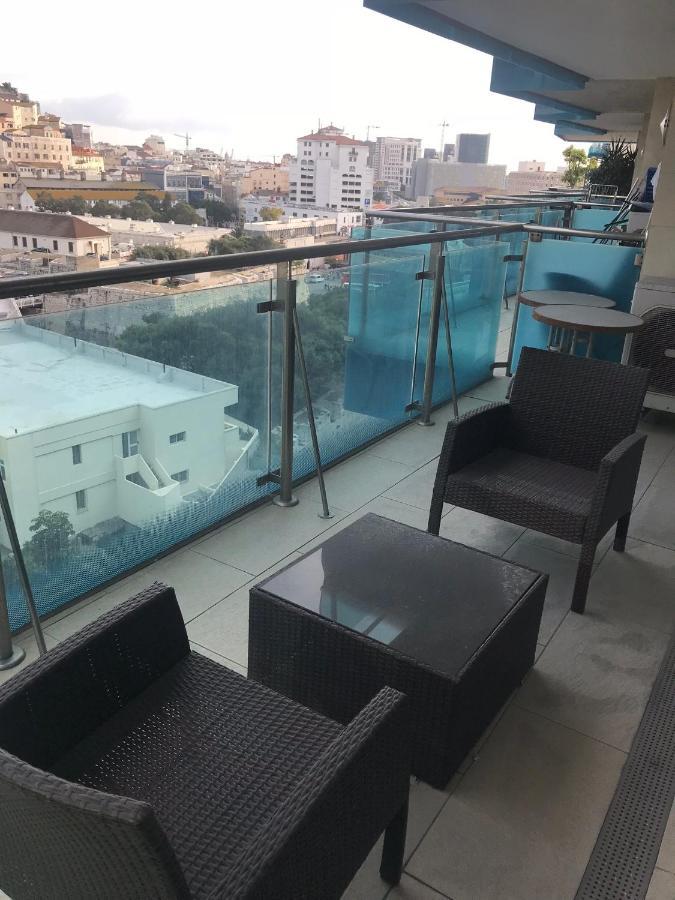 Swimming Pools Apartment In Ocean Village - 2 Bed 2 Bath Rock View ยิบรอลตาร์ ภายนอก รูปภาพ