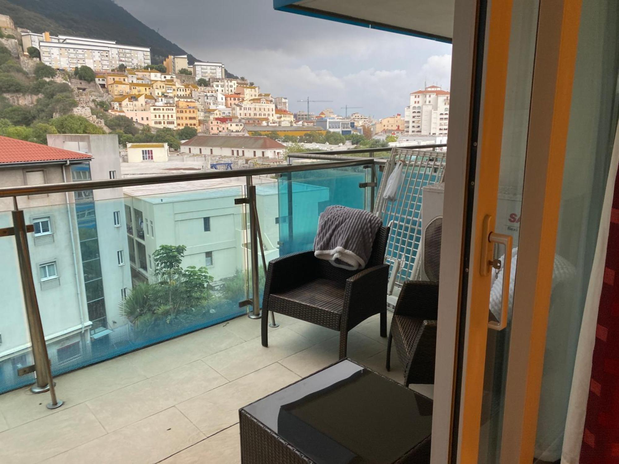 Swimming Pools Apartment In Ocean Village - 2 Bed 2 Bath Rock View ยิบรอลตาร์ ภายนอก รูปภาพ